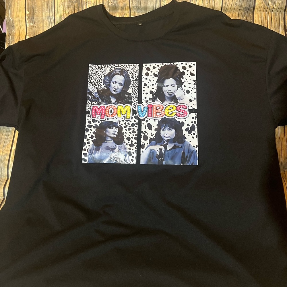 Mom Vibes Graphic T-Shirt Black Short Sleeve Sitcom Characters Women 3XL